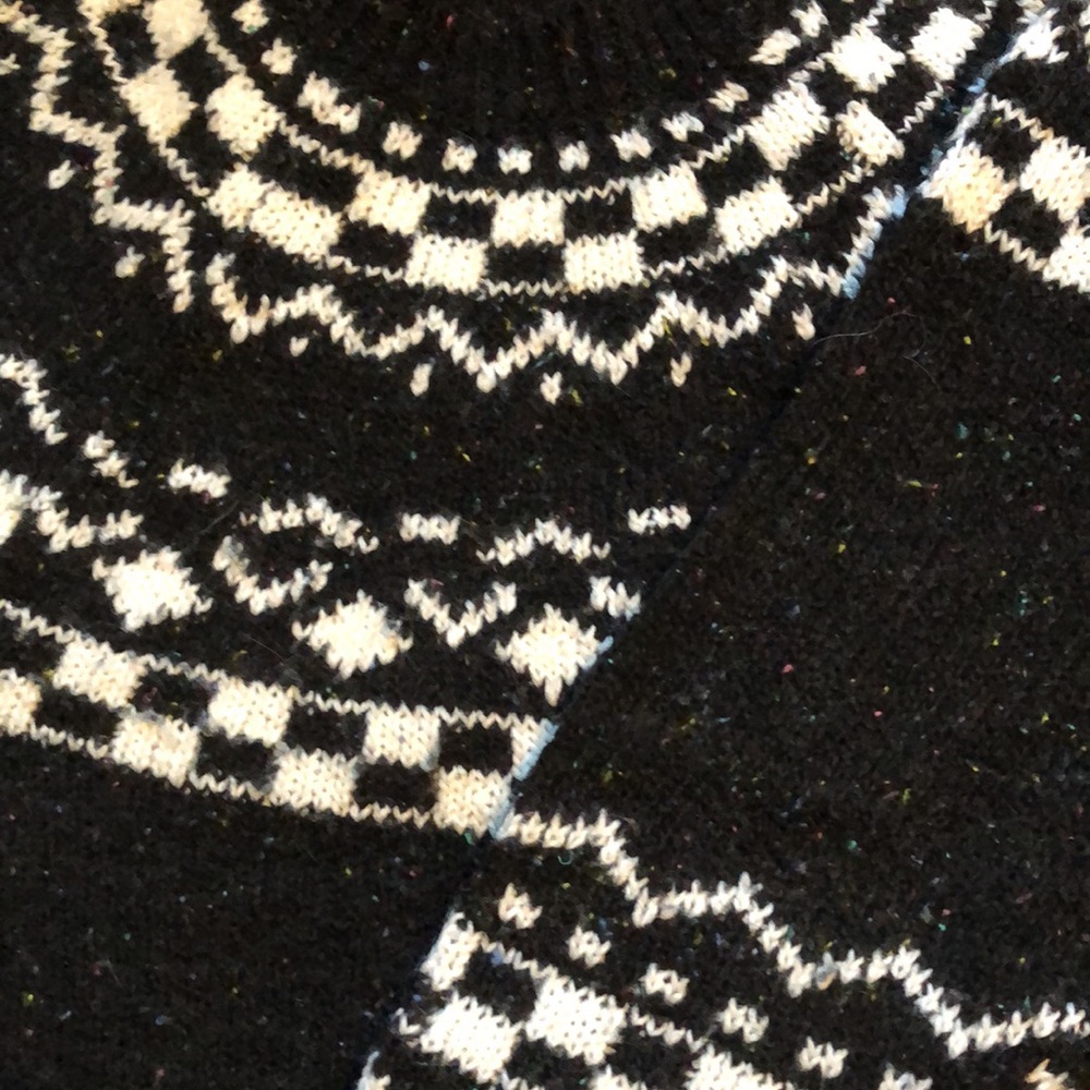 Vintage Black and White Patterned Knit Sweater - Picture 16 of 17
